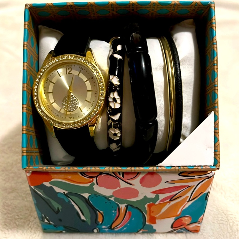 NWT Women's Gold Watch & 5-Piece Bracelet Set – Faux Leather Strap – Chic!